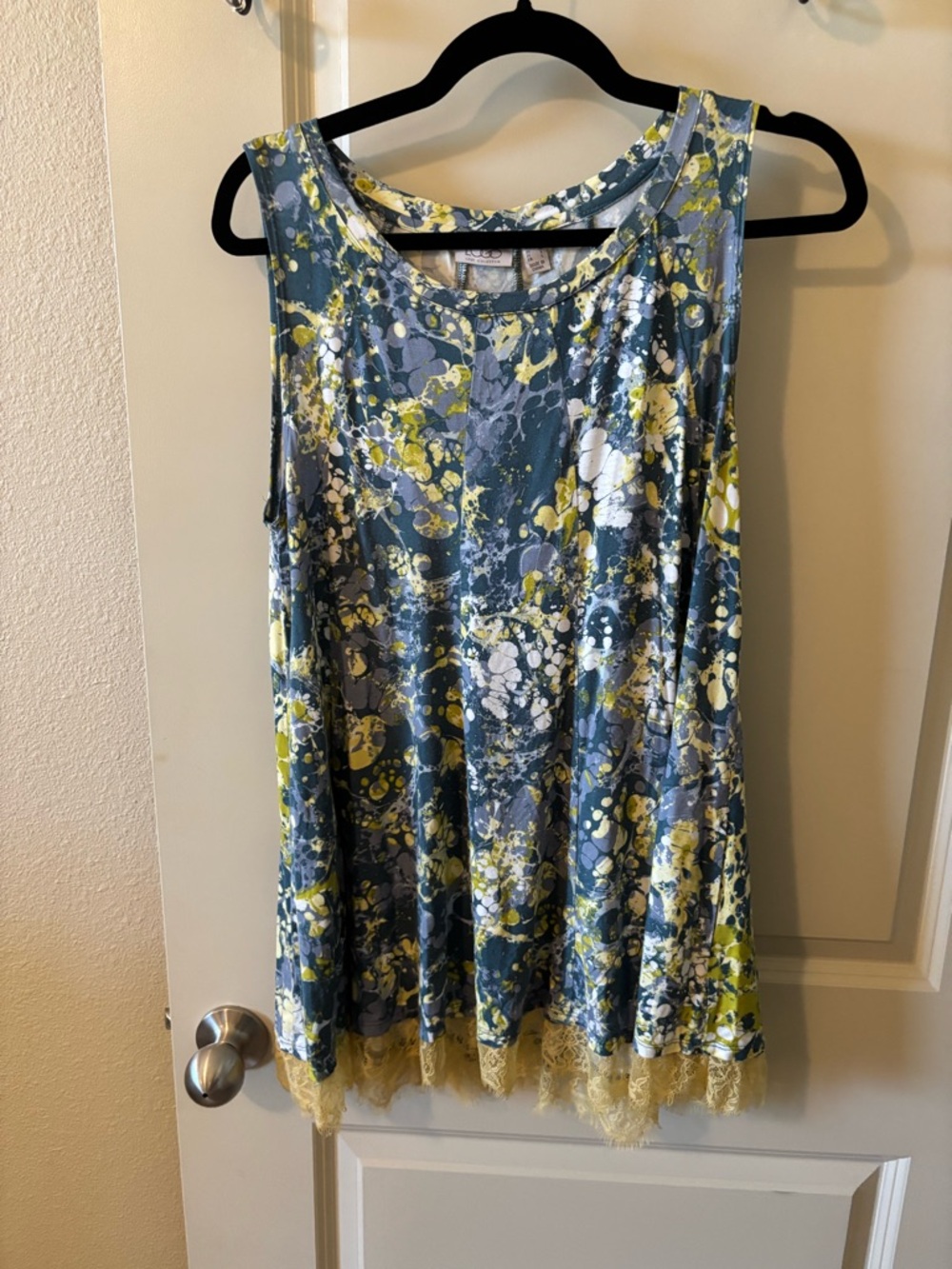 LOGO Sleeveless Floral Splash Tunic with Lace Hem Medium